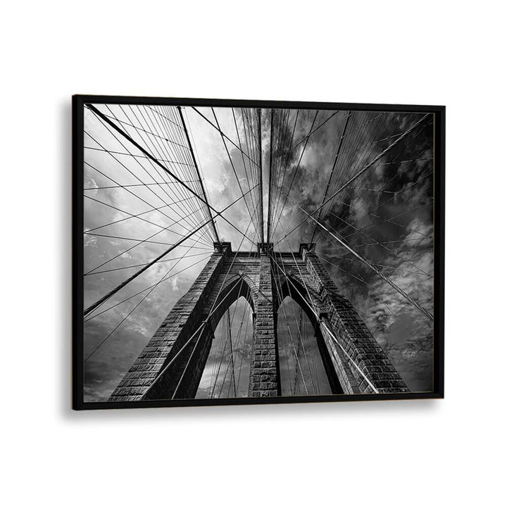 Black and white BROOKLIN, PHOTOGRAPHY PRINTS capturing the iconic Brooklyn Bridge's architectural beauty.