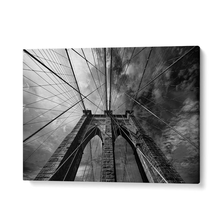 Captivating BROOKLIN, PHOTOGRAPHY PRINTS showcase the iconic bridge, capturing urban life’s essence in stunning detail.