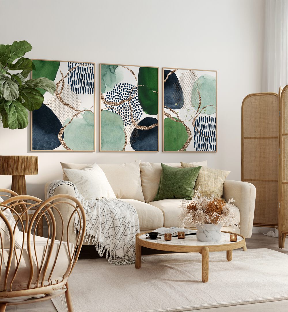 Elevate your decor with the INDIGO GREEN GLITTER SET, SET OF 3 PAINTINGS featuring vibrant colors and sparkle.