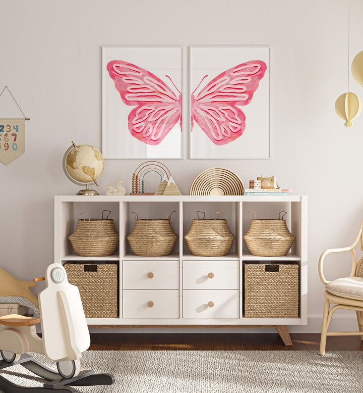 Transform your space with the PINK BUTTERFLY, SET OF 2 PAINTINGS, featuring elegant pink Monarch butterflies.