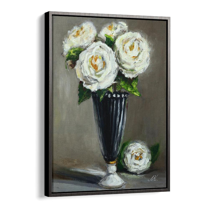 ELEGANT WHITE ROSES VASE