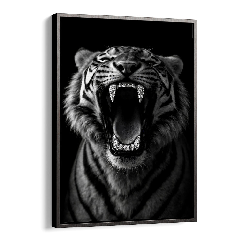 HYPER-REALISTIC TIGER