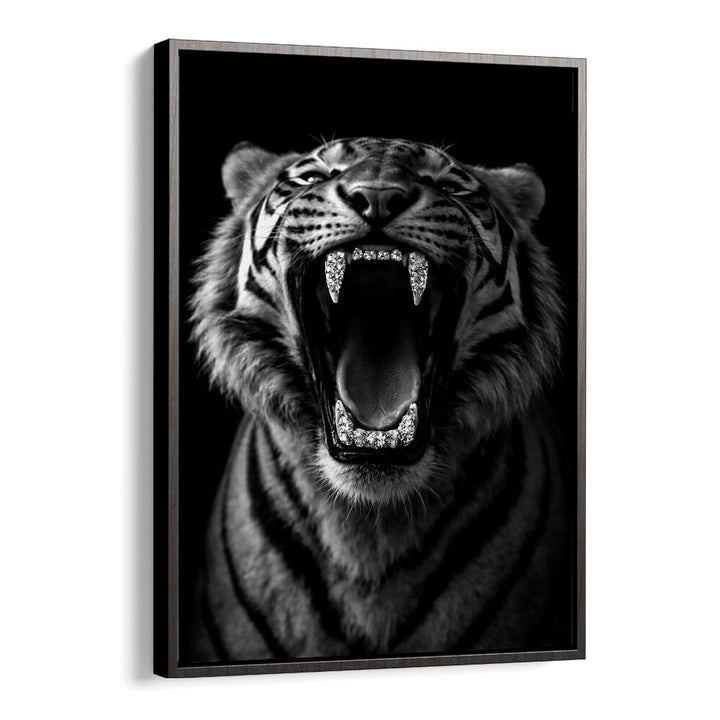 HYPER-REALISTIC TIGER