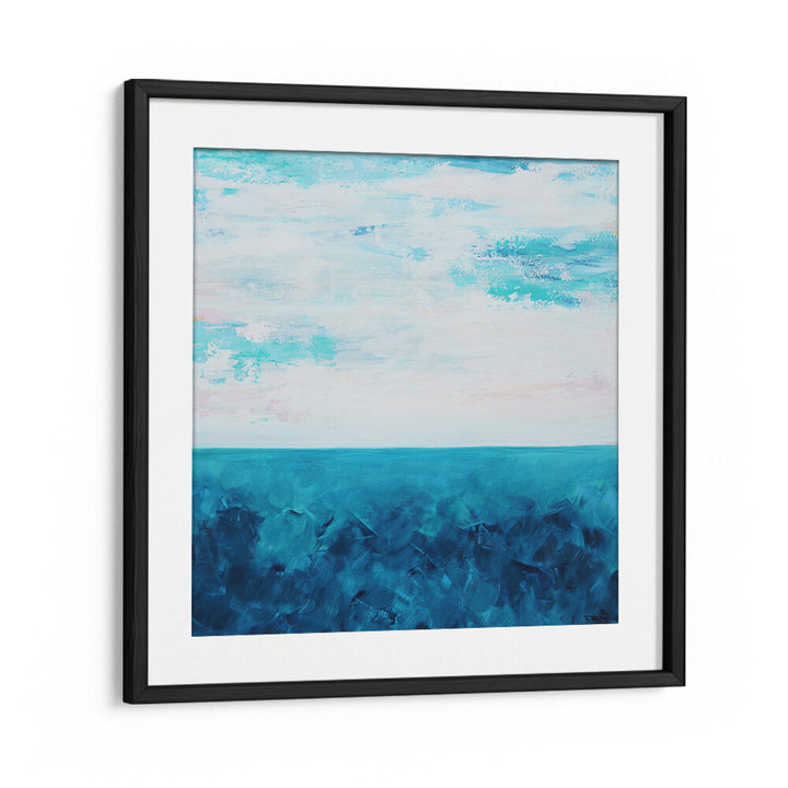 BLUE OCEAN AND A CLOUDY SKY