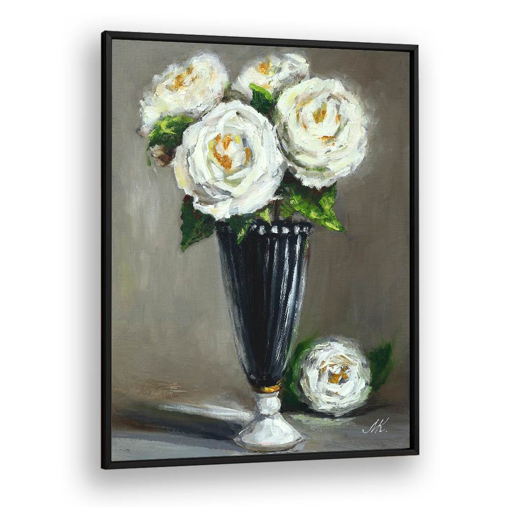 ELEGANT WHITE ROSES VASE