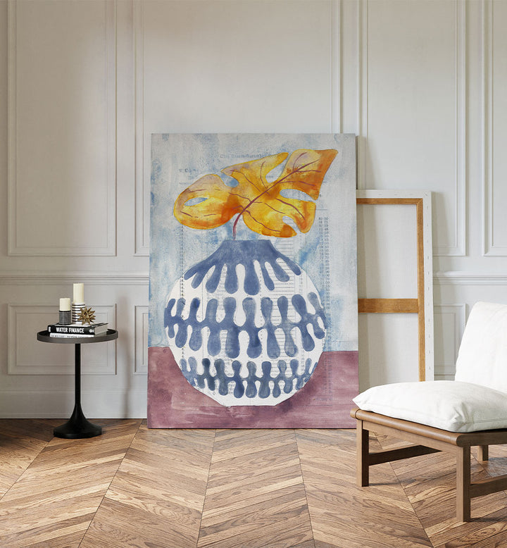 BLUE VASE GOLDEN LEAF