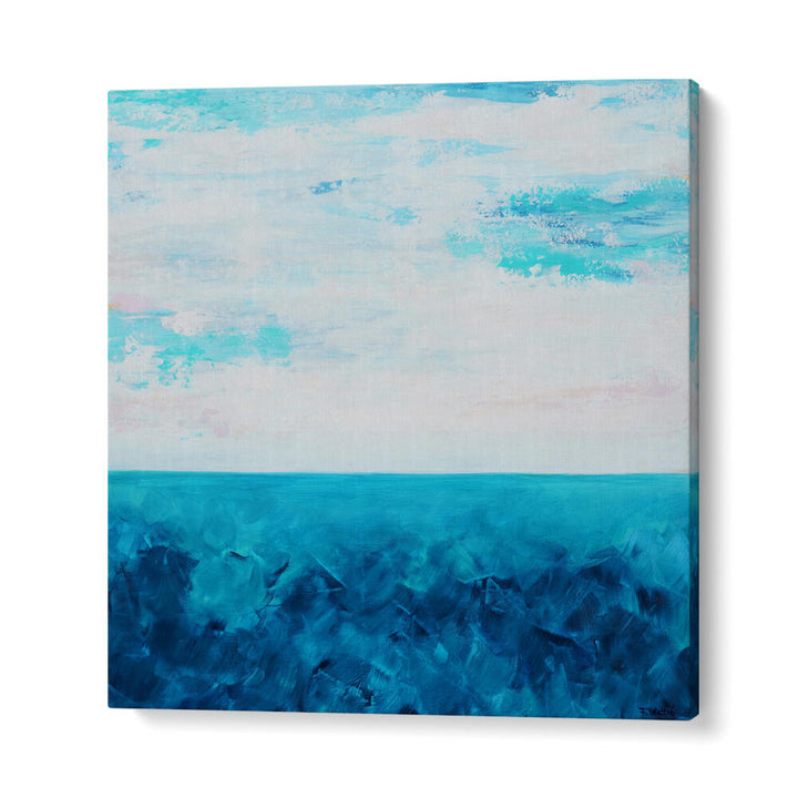 BLUE OCEAN AND A CLOUDY SKY