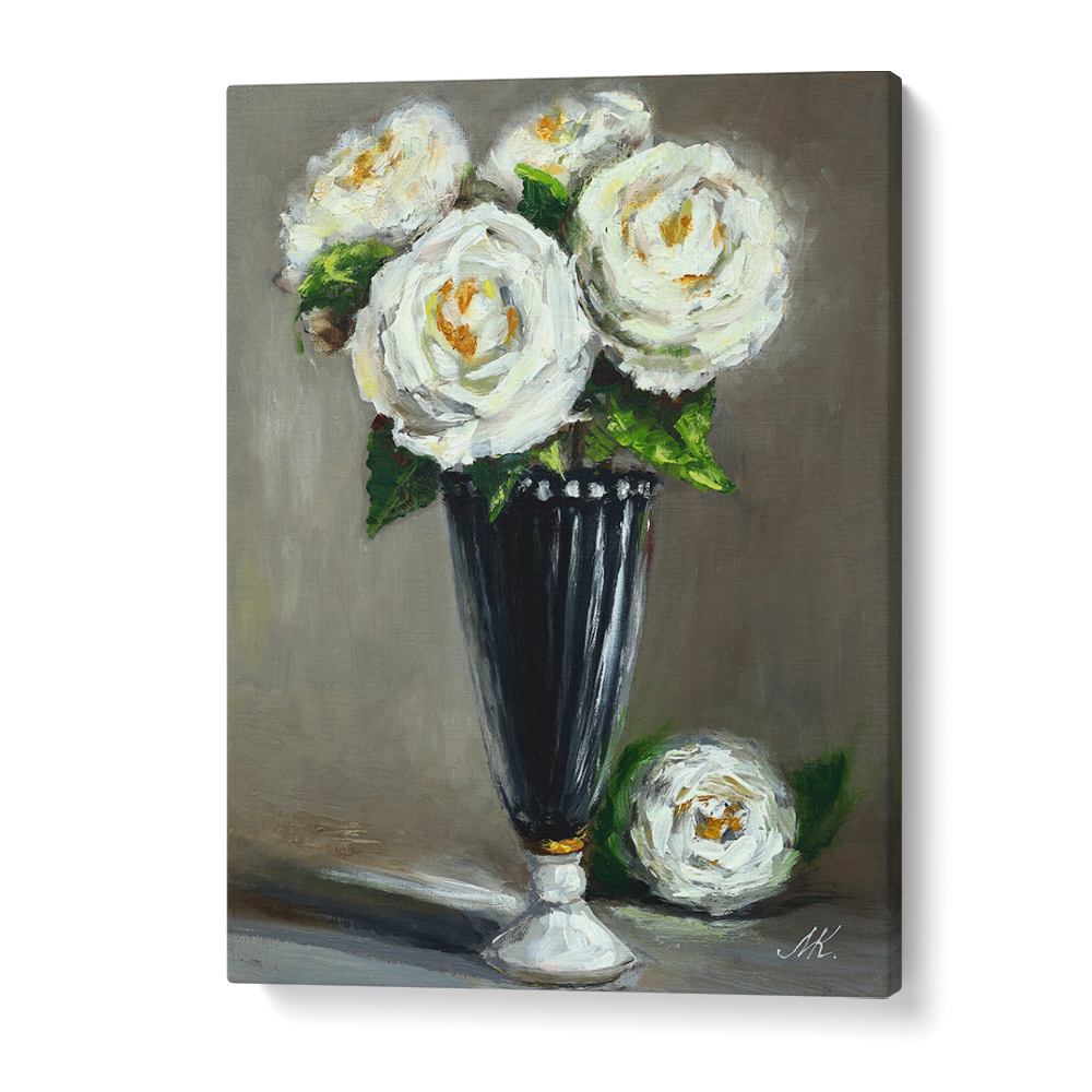 ELEGANT WHITE ROSES VASE