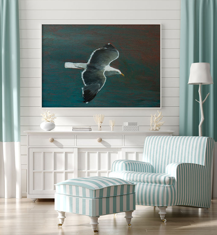 GRACEFUL SEAGULL FLIGHT