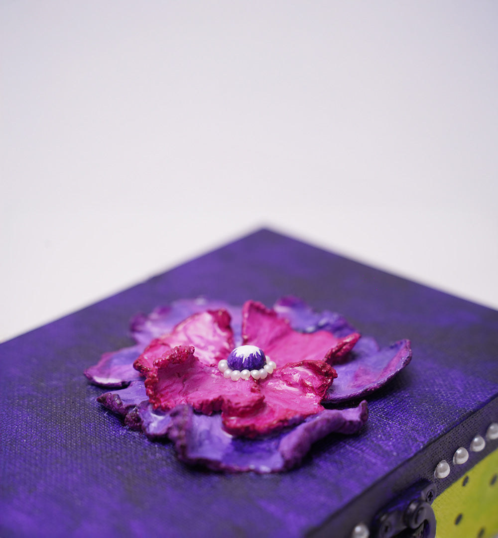 SCULPTED BLOOM MIRROR KEEPSAKE BOX