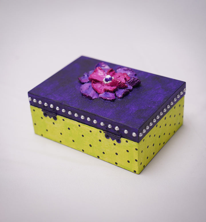SCULPTED BLOOM MIRROR KEEPSAKE BOX