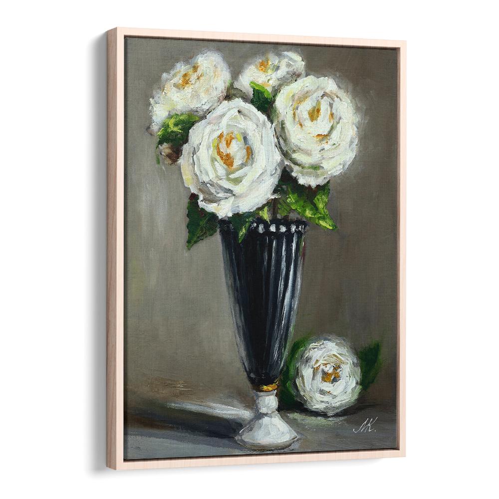 ELEGANT WHITE ROSES VASE