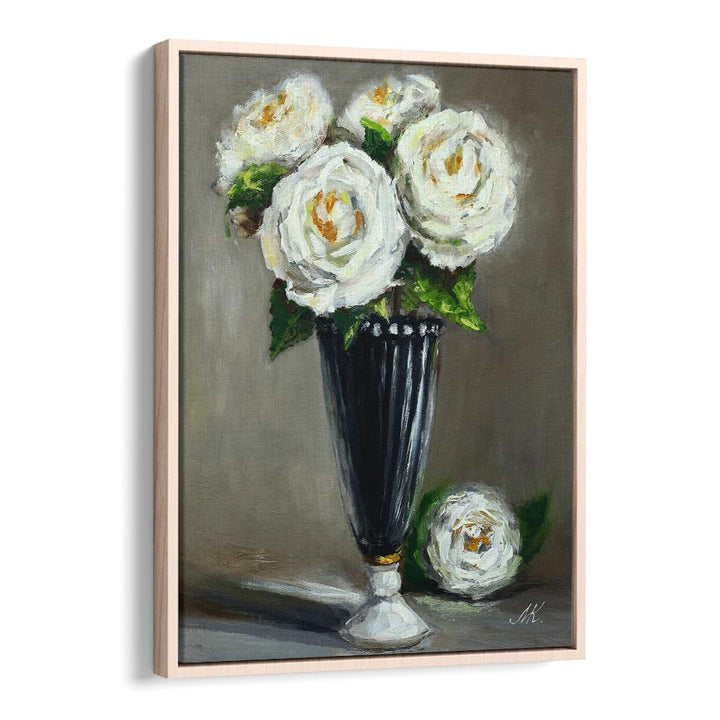 ELEGANT WHITE ROSES VASE
