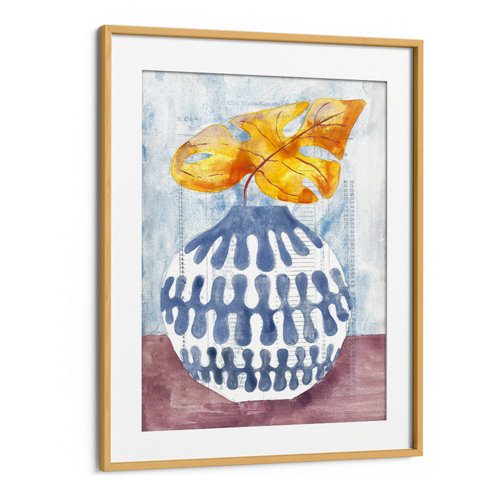 BLUE VASE GOLDEN LEAF