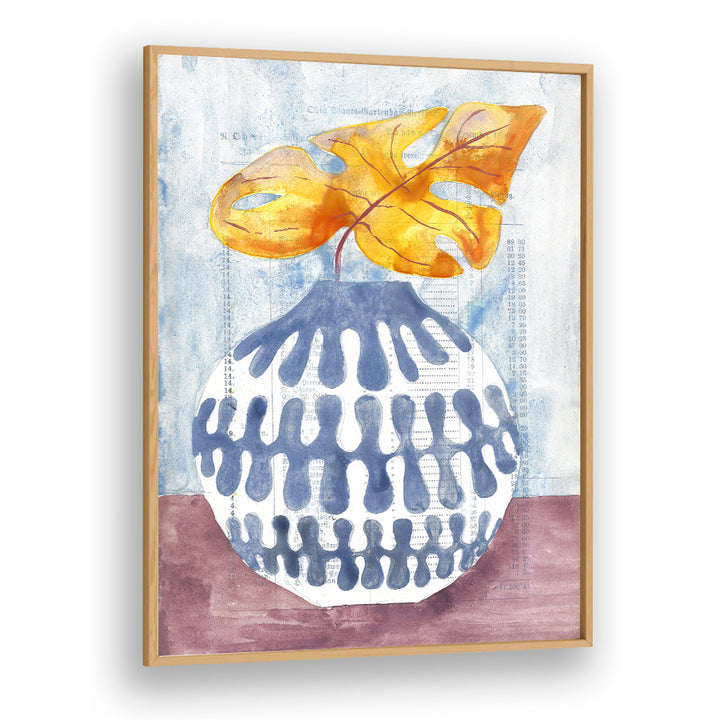 BLUE VASE GOLDEN LEAF