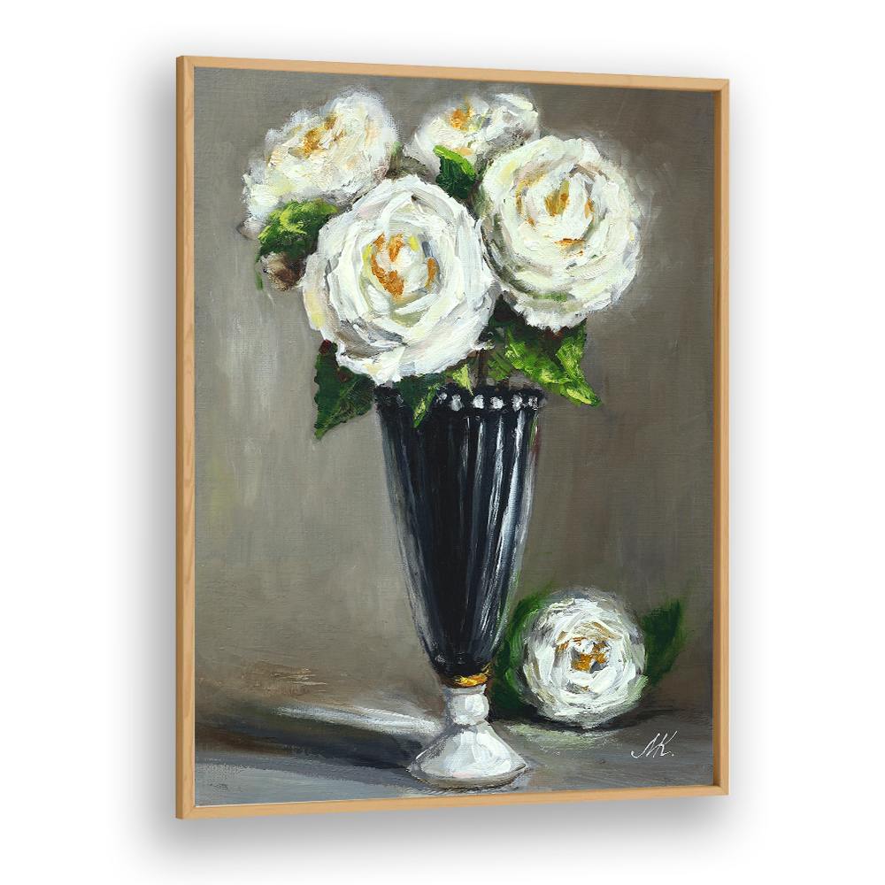 ELEGANT WHITE ROSES VASE