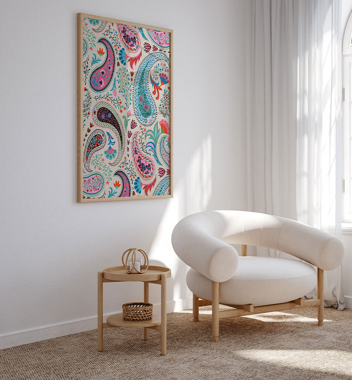VIBRANT PAISLEY BLOOMS