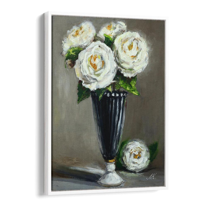 ELEGANT WHITE ROSES VASE