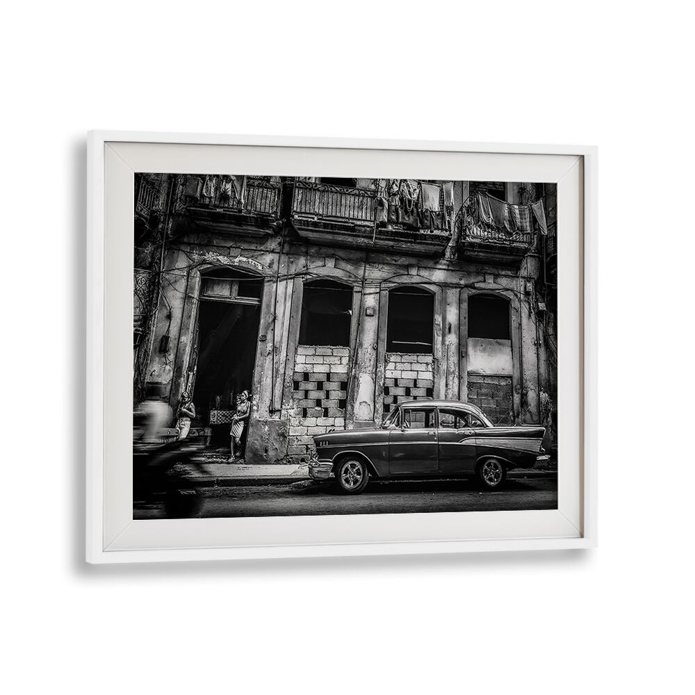 HABANA STREET IN BLACK AND WHITE I, PHOTOGRAPHY PRINTS, captures urban life with stunning detail and timeless charm.