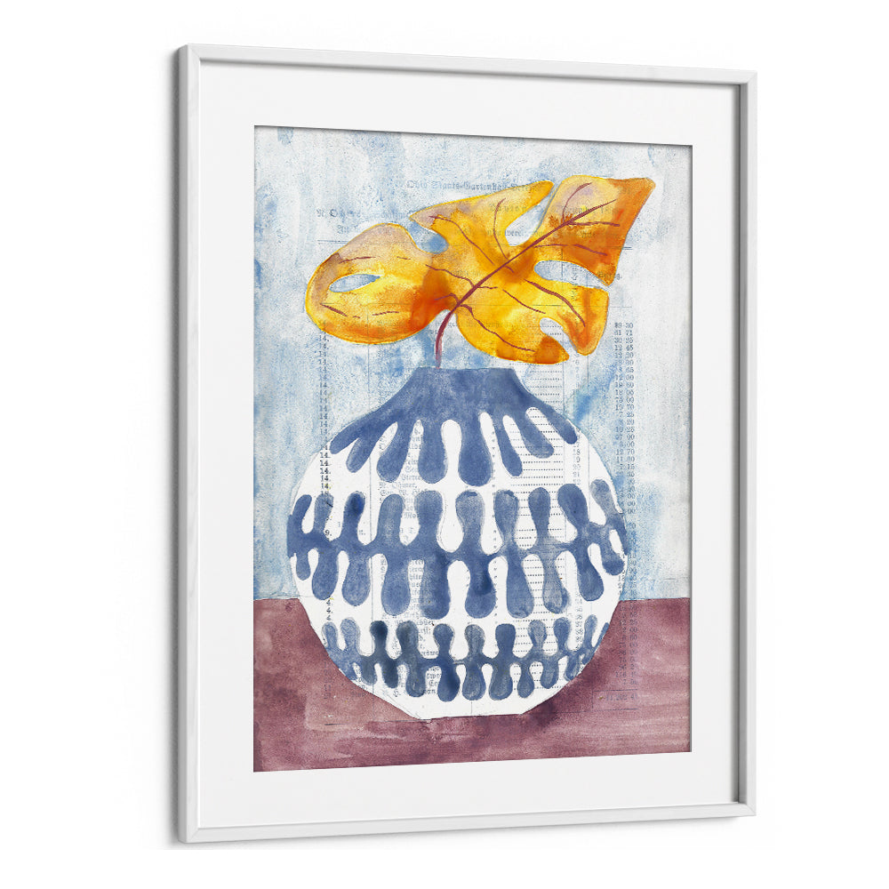 BLUE VASE GOLDEN LEAF