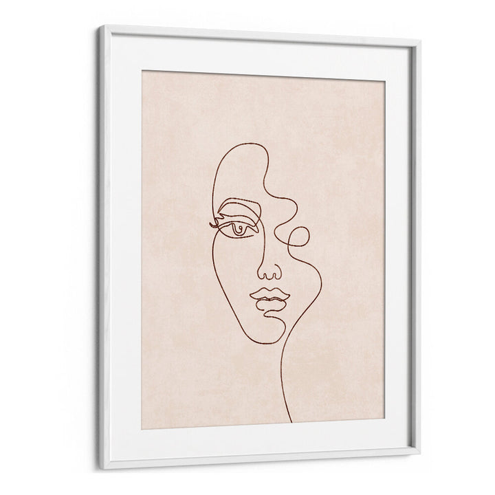 CONTOURED ELEGANCE