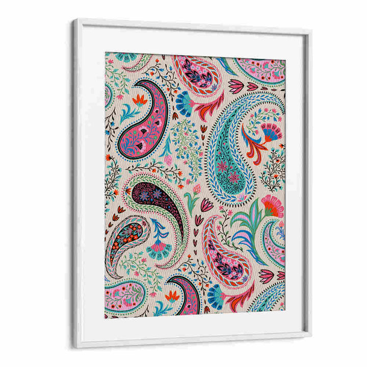 VIBRANT PAISLEY BLOOMS