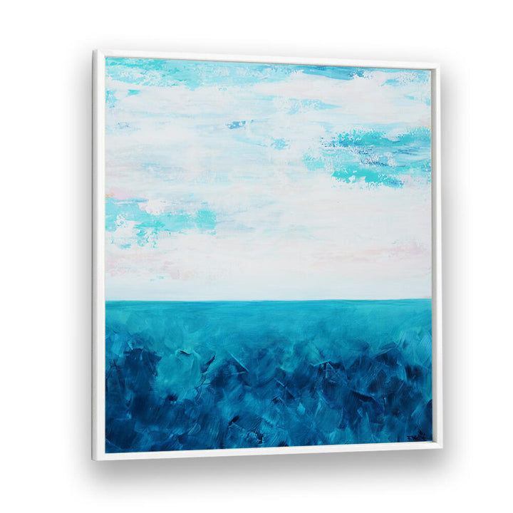 BLUE OCEAN AND A CLOUDY SKY