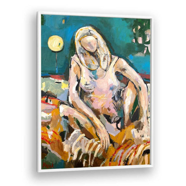 RELAXED BLONDE FIGURE