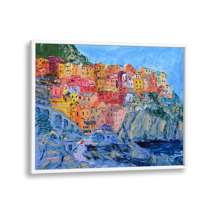 CINQUE TERRE COLORFUL TOWN