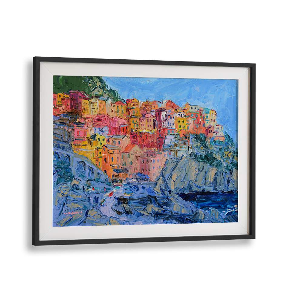 CINQUE TERRE COLORFUL TOWN