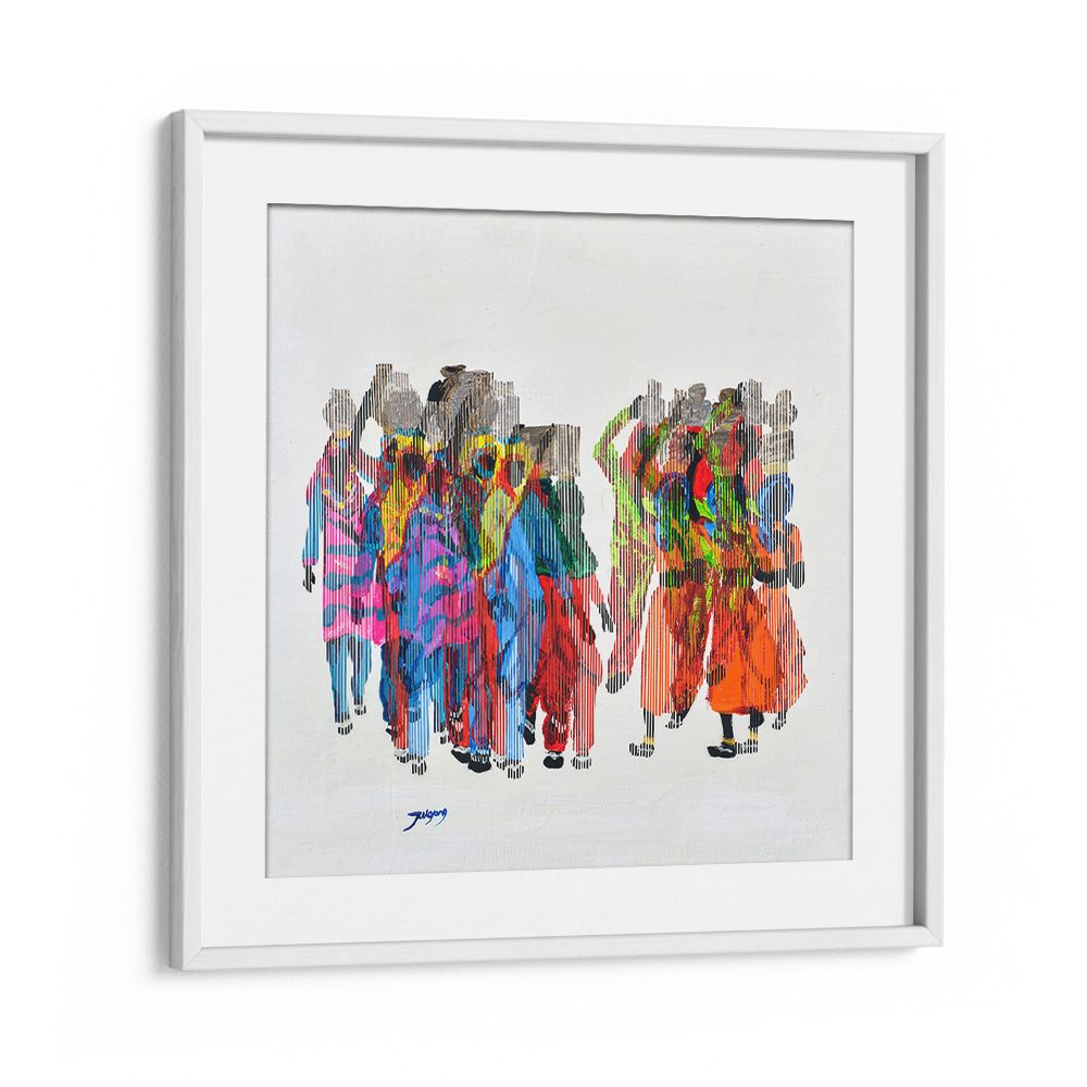 VIBRANT WALKING WOMEN
